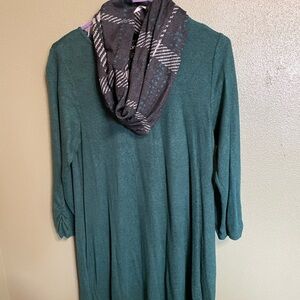 Chic Green Long Sleeve Dress with Scarf